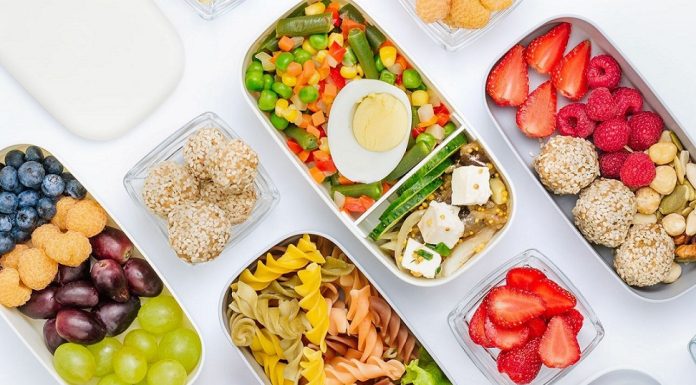 7 Healthy D.I.Y. Airplane Snacks