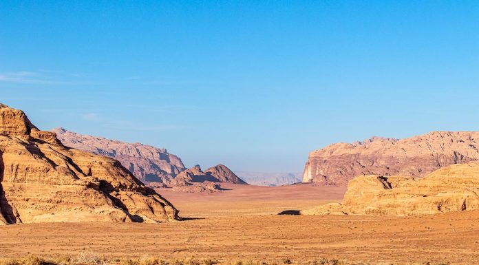 How to Travel in the Desert